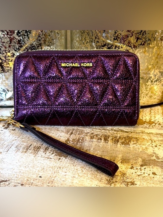 Michael Kors Handbags - Michael Kors Dawson Pyramid Quilted Purple Metallic Wristlet